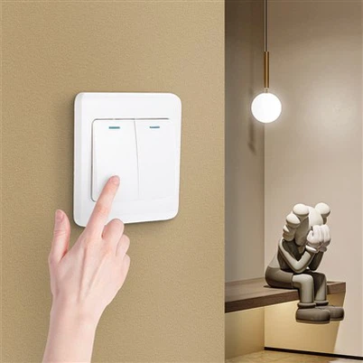 Apakah Sakelar Led 2 Gang memiliki lampu latar?